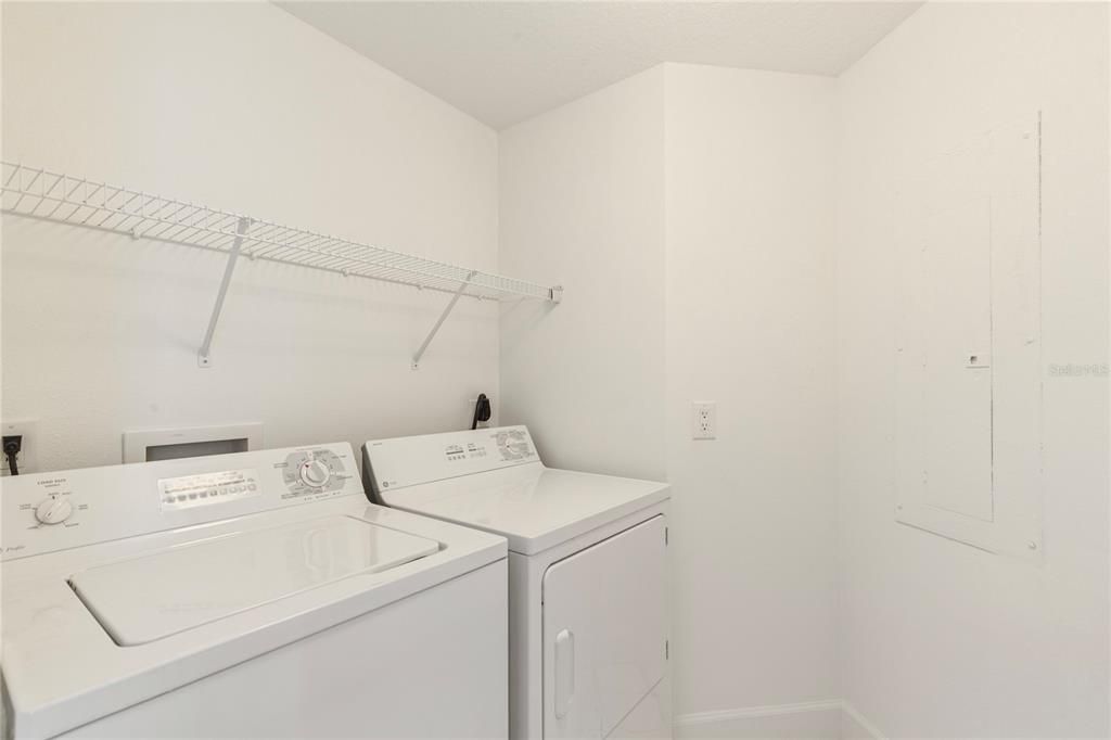 Active With Contract: $1,600,000 (3 beds, 3 baths, 2521 Square Feet)