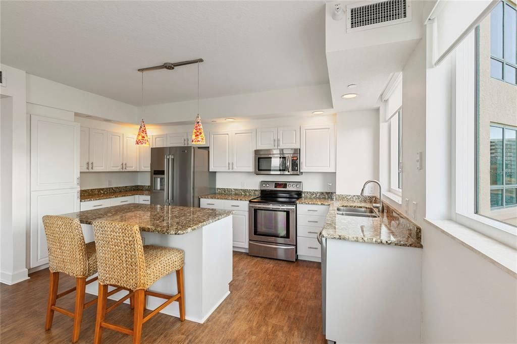 Active With Contract: $1,600,000 (3 beds, 3 baths, 2521 Square Feet)