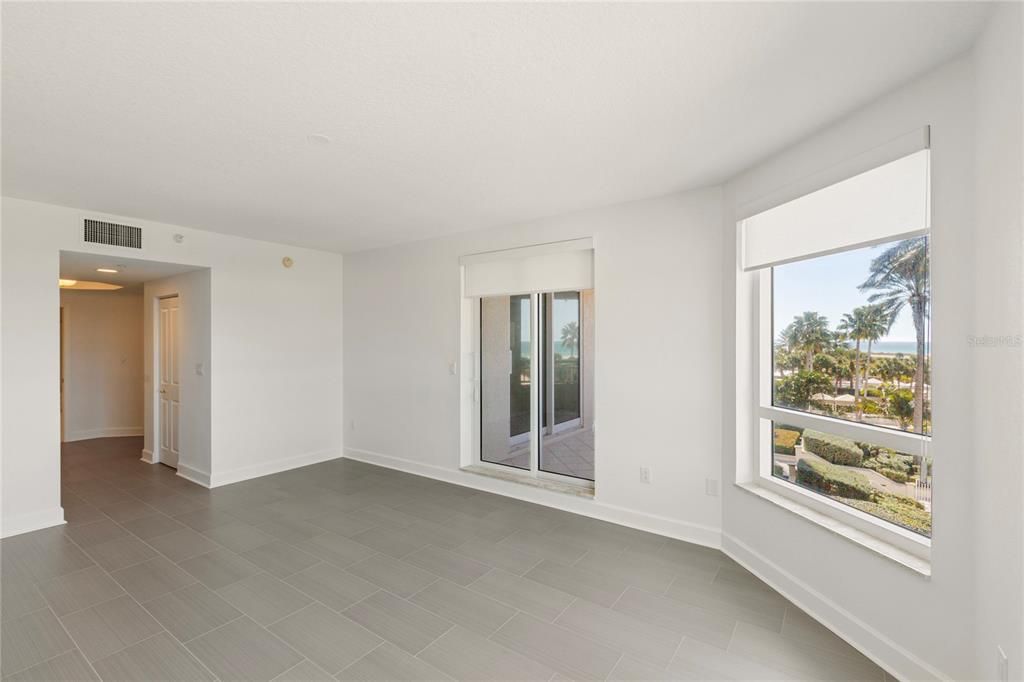 Active With Contract: $1,600,000 (3 beds, 3 baths, 2521 Square Feet)