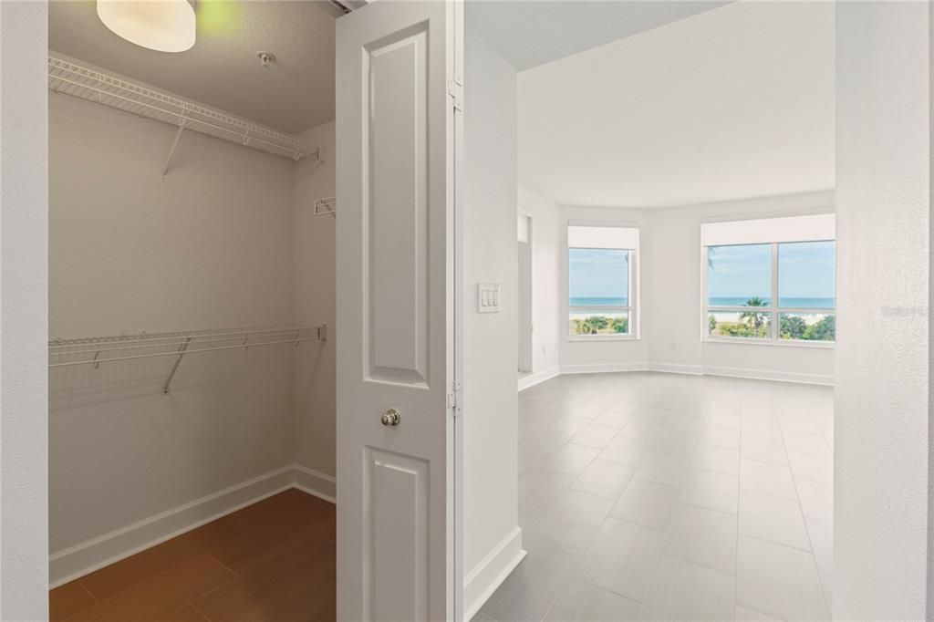 Active With Contract: $1,600,000 (3 beds, 3 baths, 2521 Square Feet)