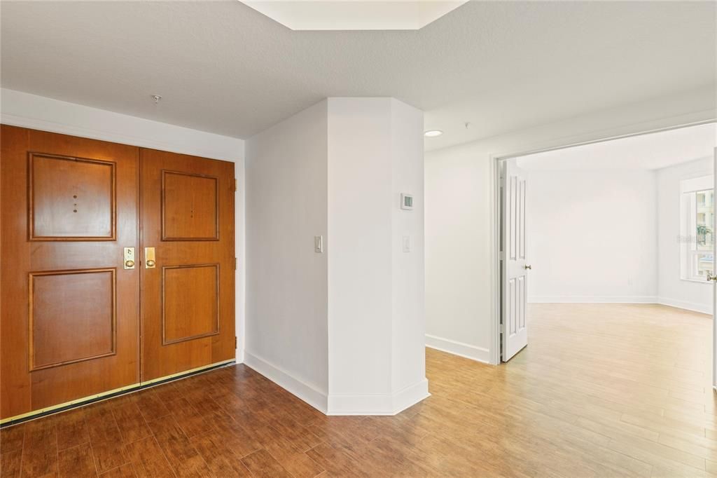 Active With Contract: $1,600,000 (3 beds, 3 baths, 2521 Square Feet)