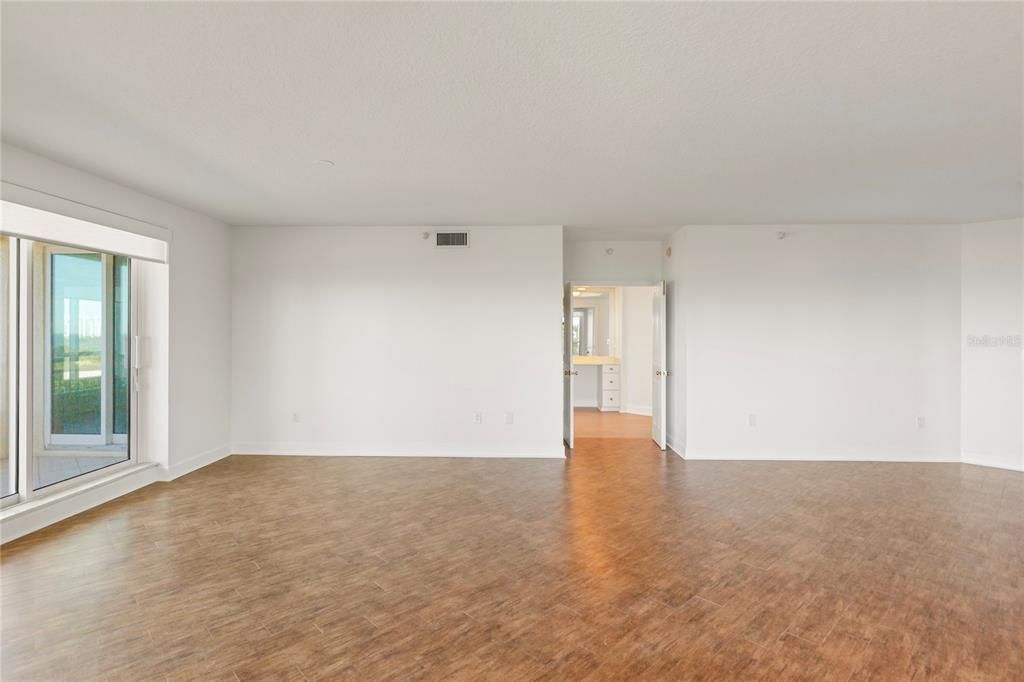 Active With Contract: $1,600,000 (3 beds, 3 baths, 2521 Square Feet)