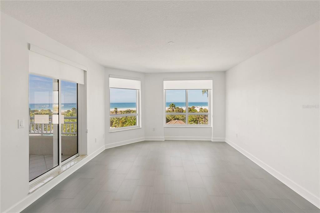 Active With Contract: $1,600,000 (3 beds, 3 baths, 2521 Square Feet)