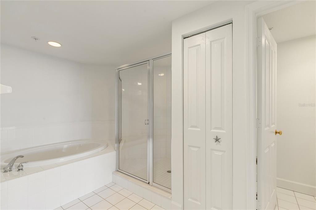 Active With Contract: $1,600,000 (3 beds, 3 baths, 2521 Square Feet)