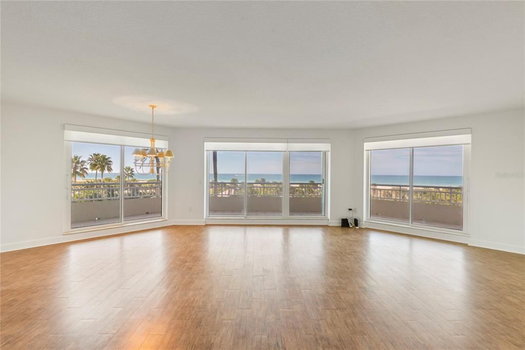 Active With Contract: $1,600,000 (3 beds, 3 baths, 2521 Square Feet)