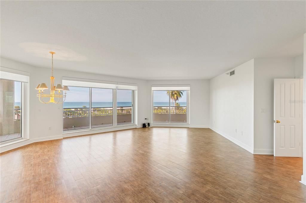 Active With Contract: $1,600,000 (3 beds, 3 baths, 2521 Square Feet)