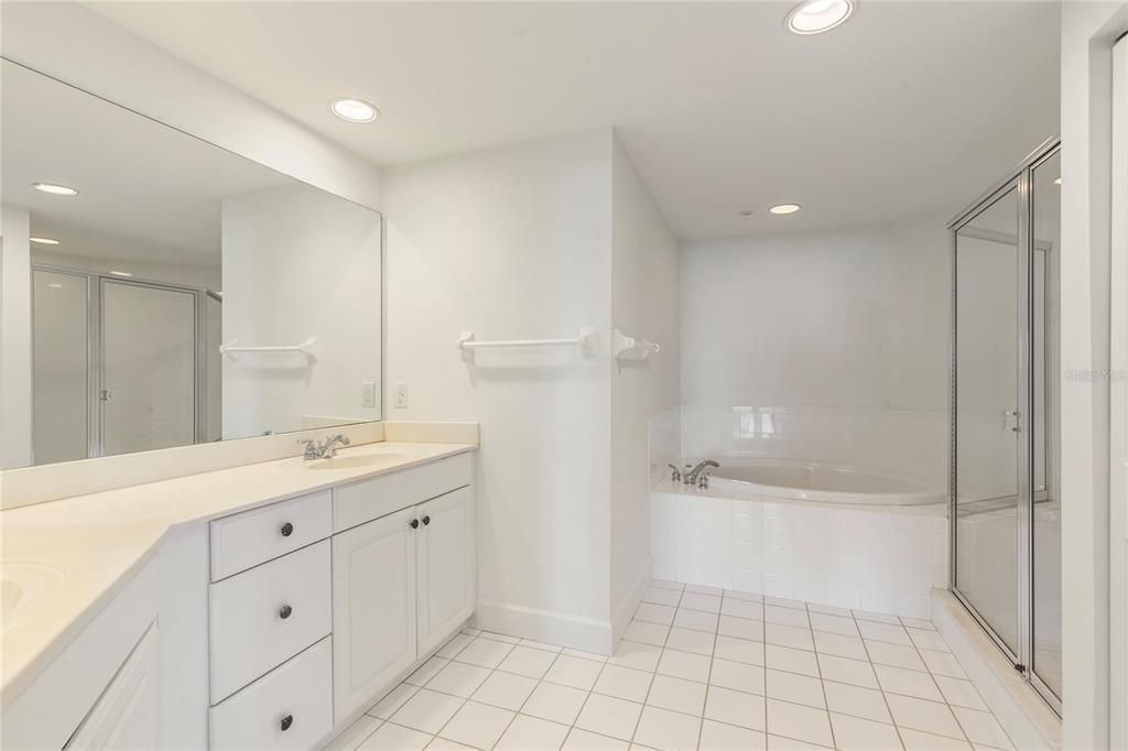 Active With Contract: $1,600,000 (3 beds, 3 baths, 2521 Square Feet)