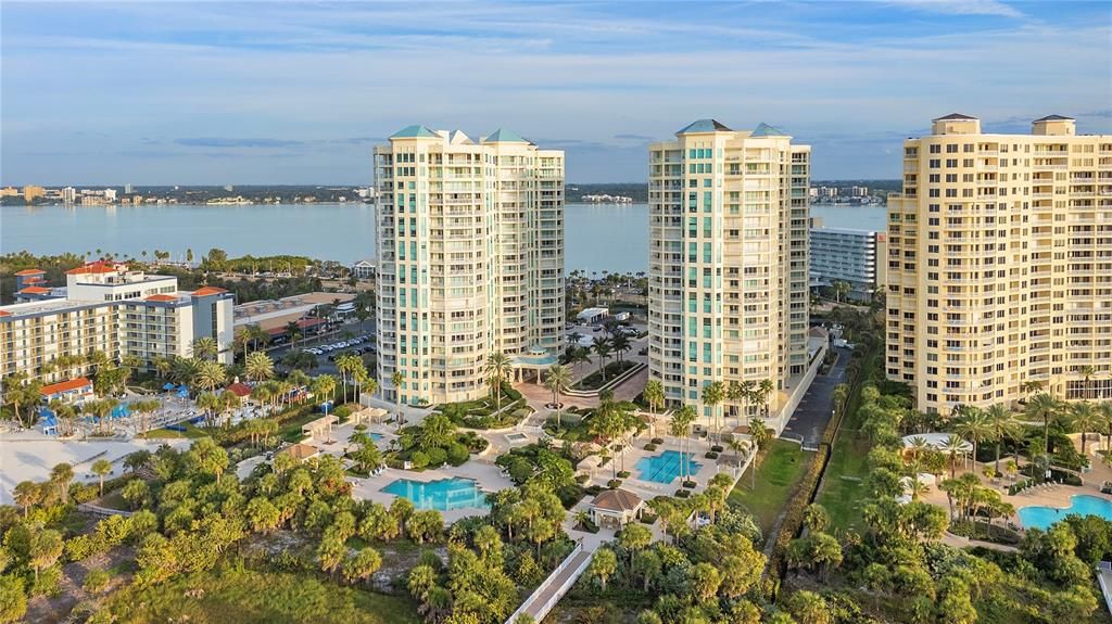 Active With Contract: $1,600,000 (3 beds, 3 baths, 2521 Square Feet)