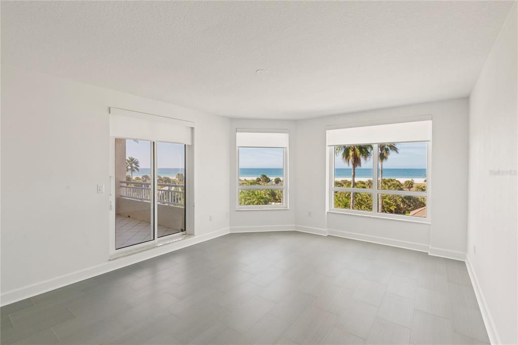 Active With Contract: $1,600,000 (3 beds, 3 baths, 2521 Square Feet)