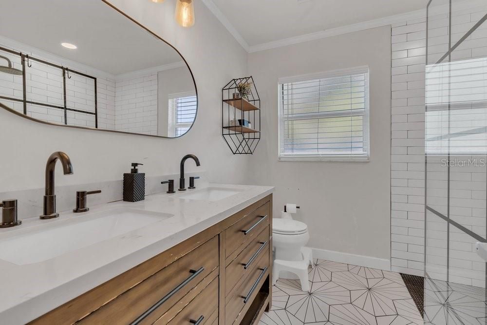 На продажу: $1,199,999 (4 спален, 2 ванн, 2058 Квадратных фут)