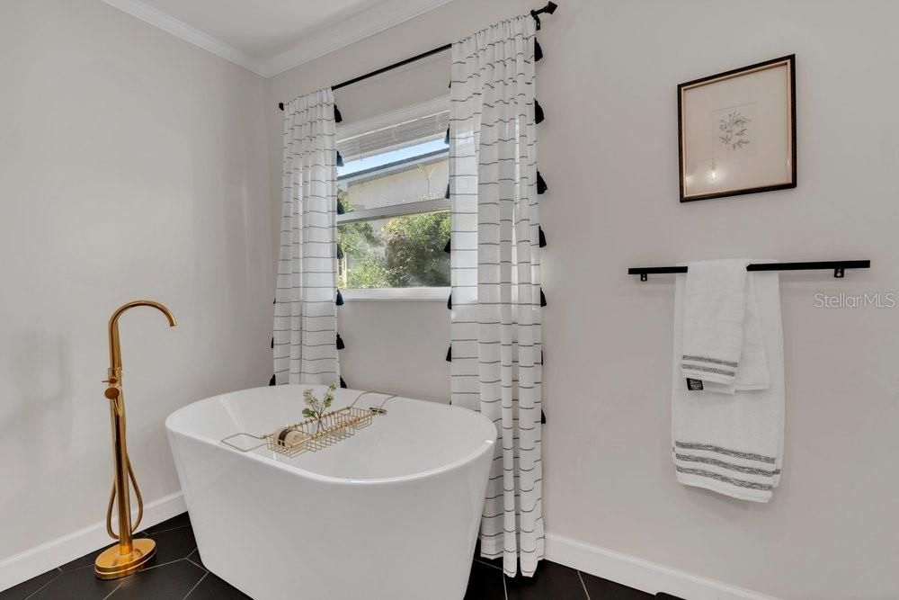 На продажу: $1,199,999 (4 спален, 2 ванн, 2058 Квадратных фут)