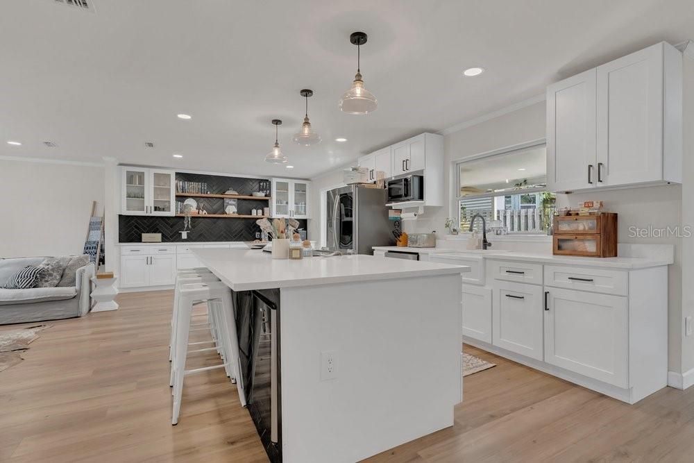 На продажу: $1,199,999 (4 спален, 2 ванн, 2058 Квадратных фут)