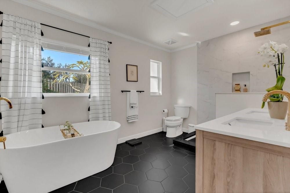 На продажу: $1,199,999 (4 спален, 2 ванн, 2058 Квадратных фут)