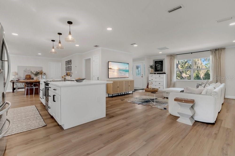 На продажу: $1,199,999 (4 спален, 2 ванн, 2058 Квадратных фут)