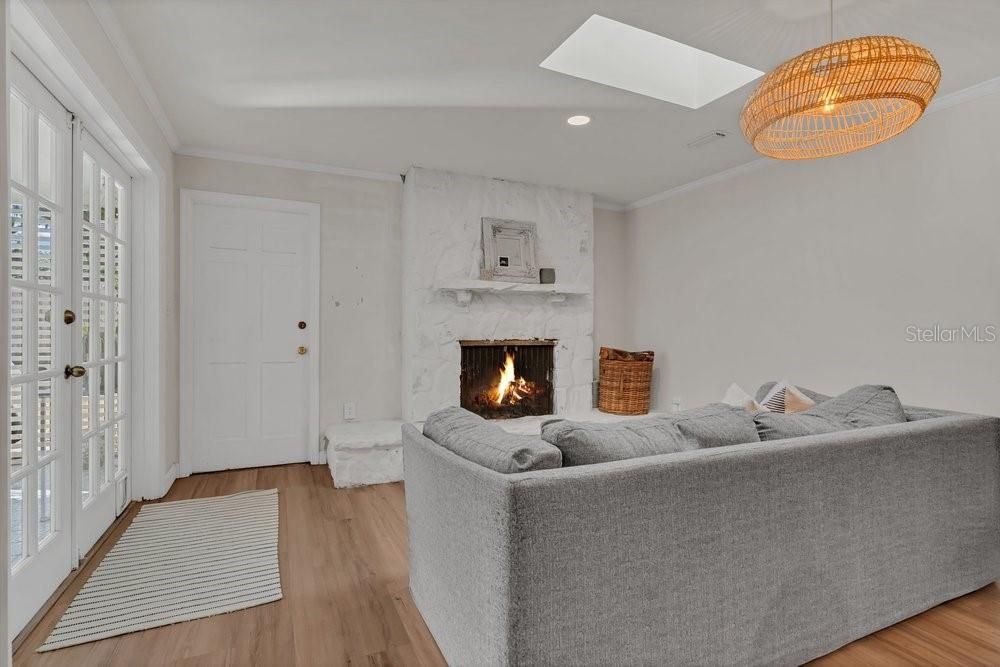 На продажу: $1,199,999 (4 спален, 2 ванн, 2058 Квадратных фут)