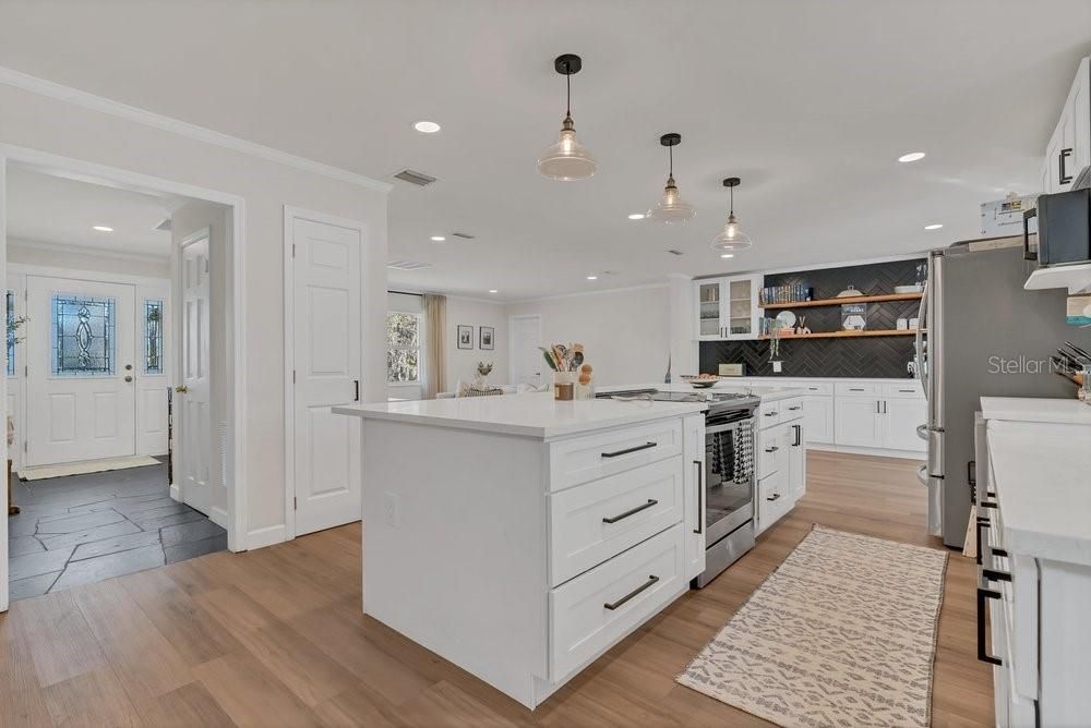 На продажу: $1,199,999 (4 спален, 2 ванн, 2058 Квадратных фут)