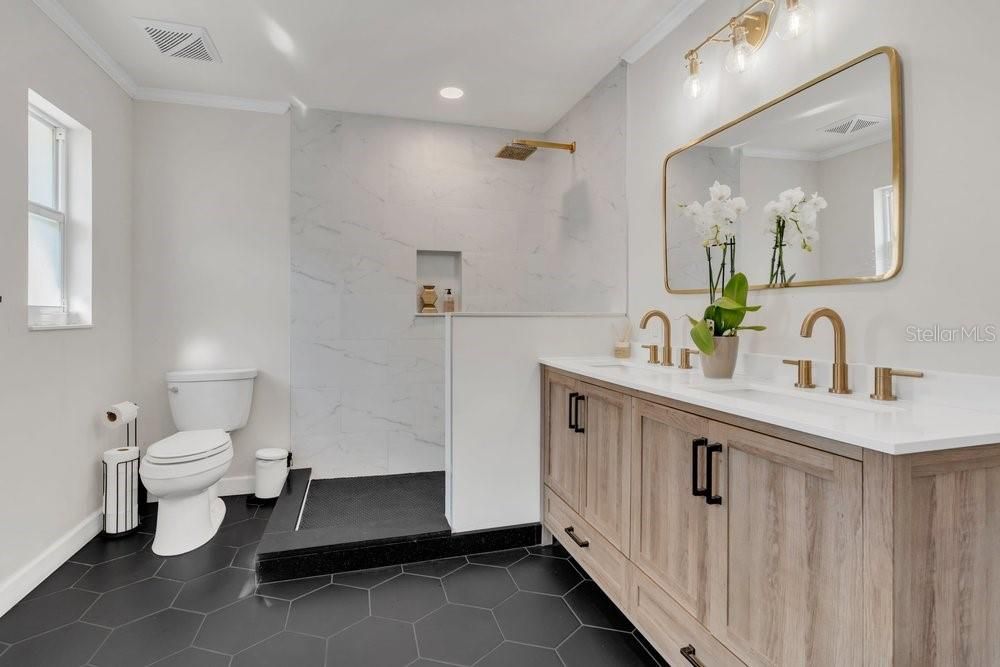 На продажу: $1,199,999 (4 спален, 2 ванн, 2058 Квадратных фут)