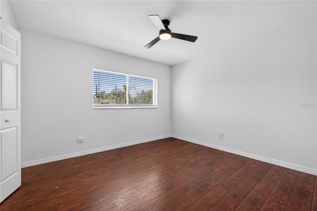 出租: $1,800 (2 贝兹, 1 浴室, 825 平方英尺)