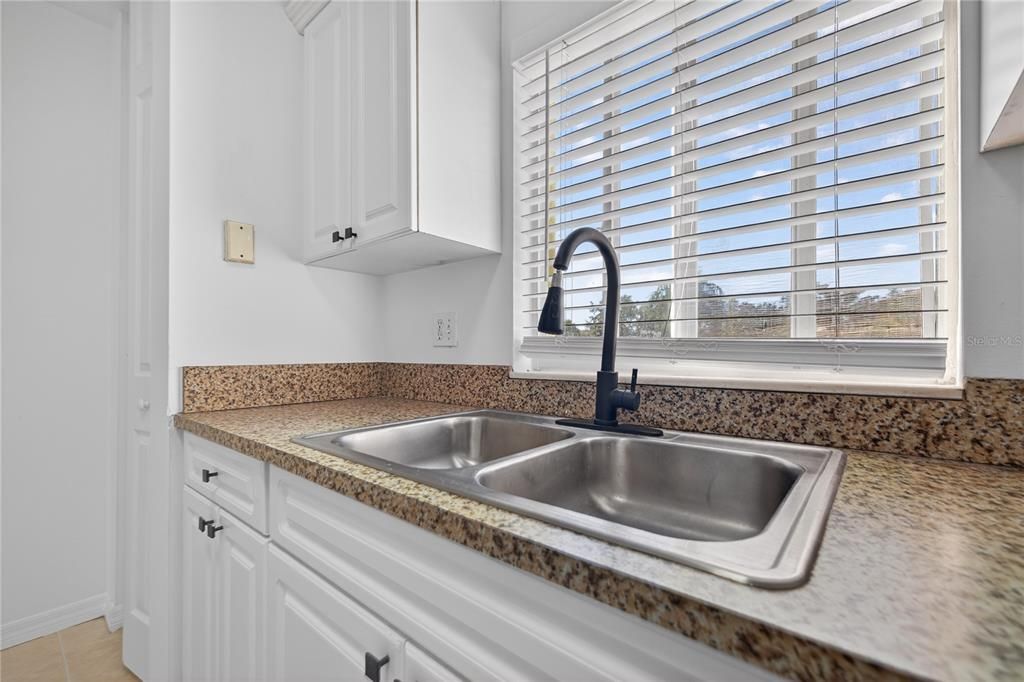 出租: $1,800 (2 贝兹, 1 浴室, 825 平方英尺)