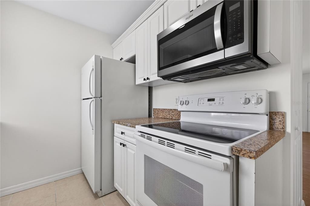 出租: $1,800 (2 贝兹, 1 浴室, 825 平方英尺)