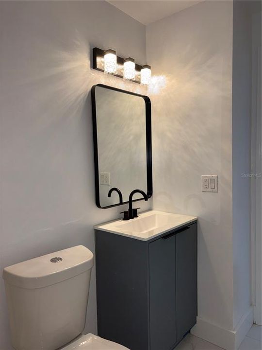 出租: $1,800 (2 贝兹, 1 浴室, 825 平方英尺)