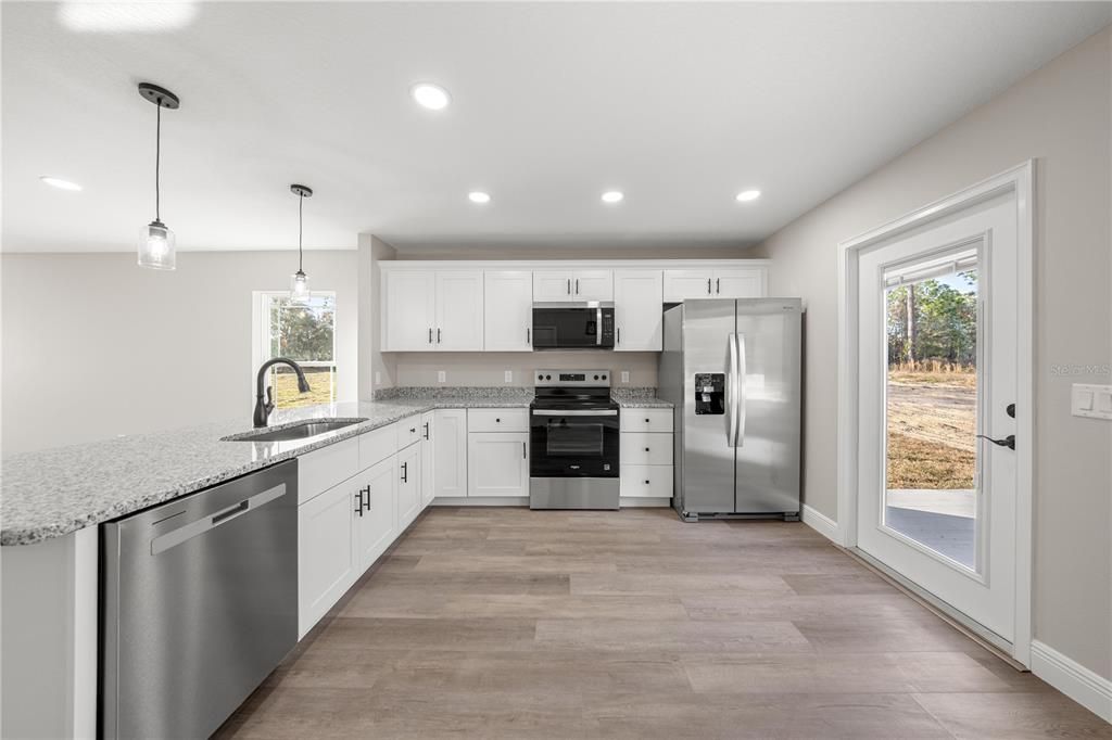 En Venta: $254,900 (3 camas, 2 baños, 1245 Pies cuadrados)