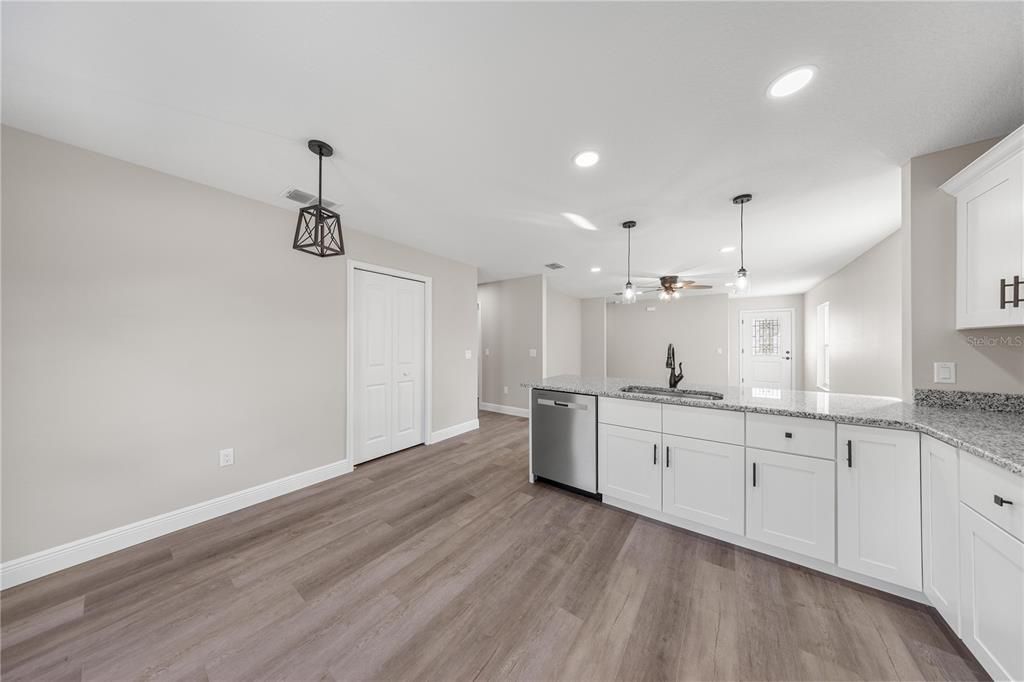 En Venta: $254,900 (3 camas, 2 baños, 1245 Pies cuadrados)