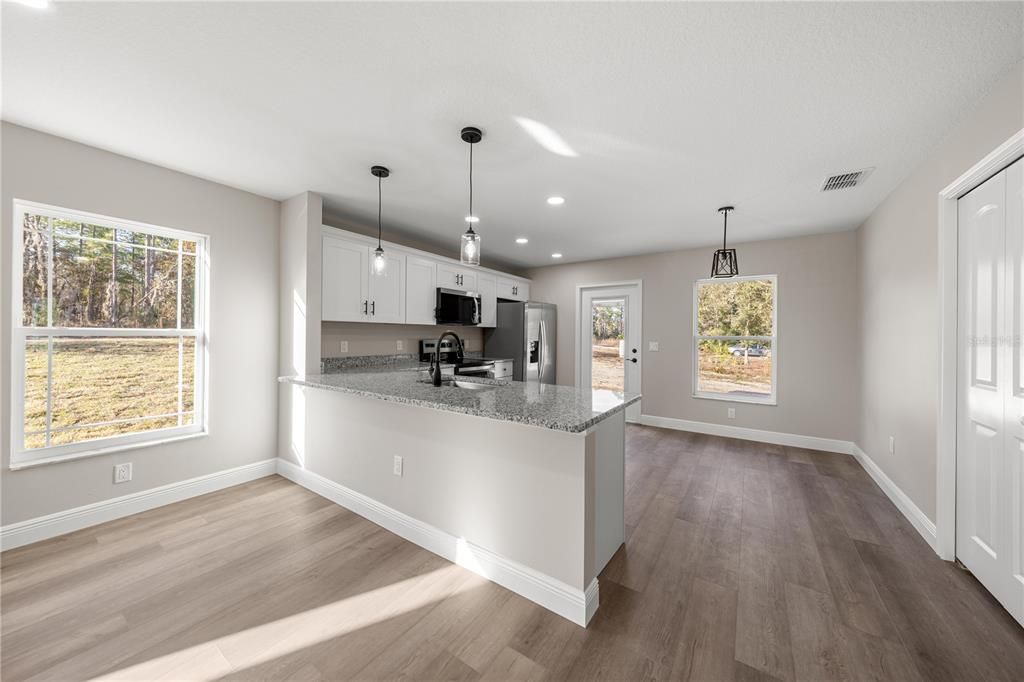 En Venta: $254,900 (3 camas, 2 baños, 1245 Pies cuadrados)