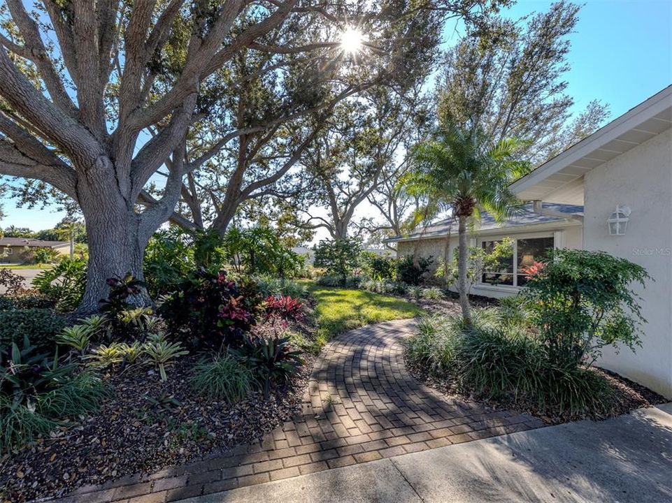 For Sale: $615,000 (2 beds, 2 baths, 1336 Square Feet)