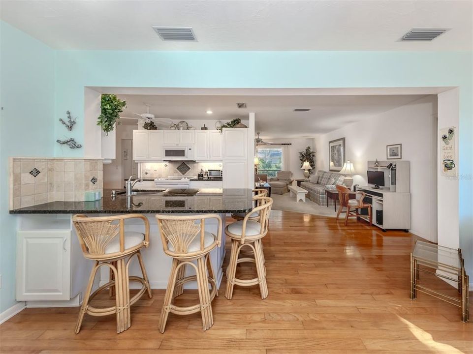 For Sale: $615,000 (2 beds, 2 baths, 1336 Square Feet)