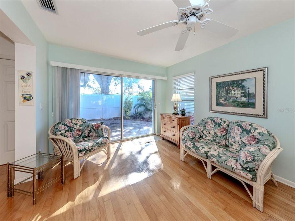 For Sale: $615,000 (2 beds, 2 baths, 1336 Square Feet)