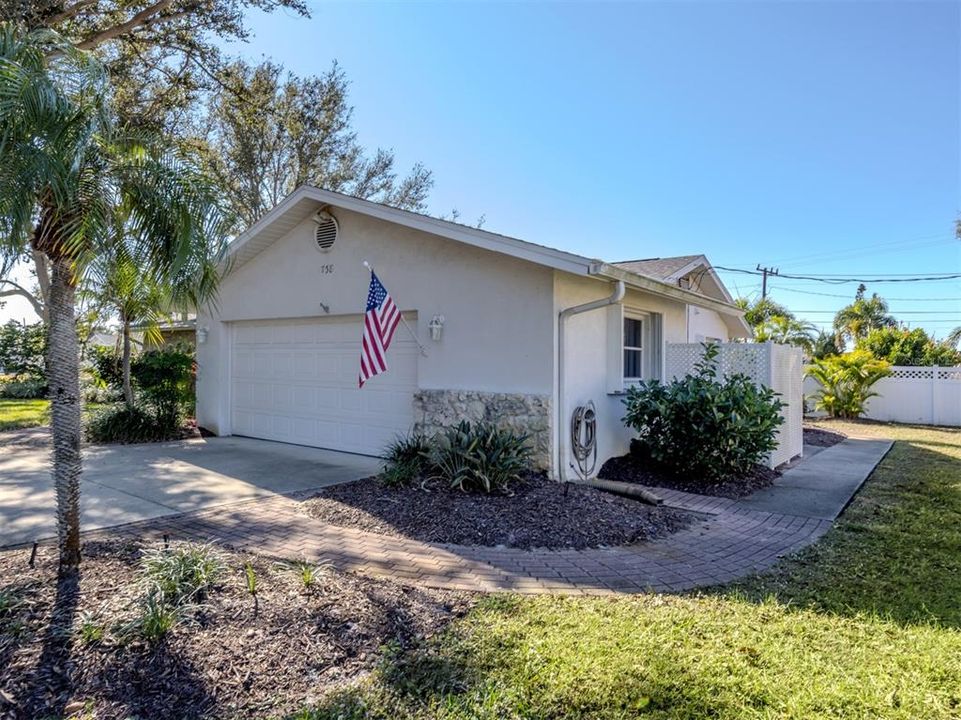 For Sale: $615,000 (2 beds, 2 baths, 1336 Square Feet)