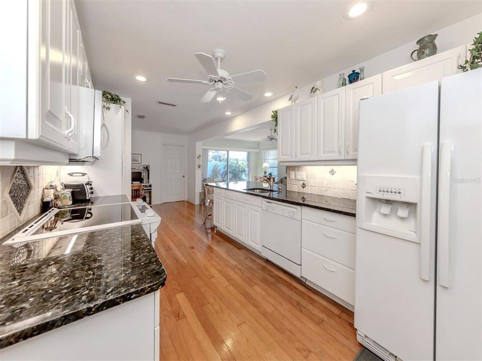 For Sale: $615,000 (2 beds, 2 baths, 1336 Square Feet)