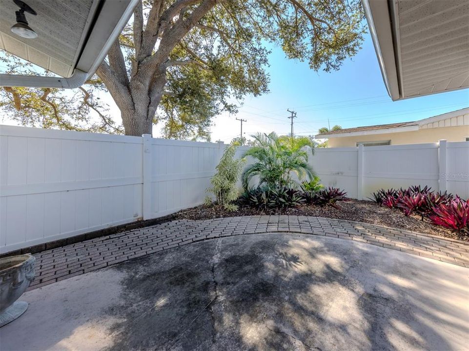 For Sale: $615,000 (2 beds, 2 baths, 1336 Square Feet)