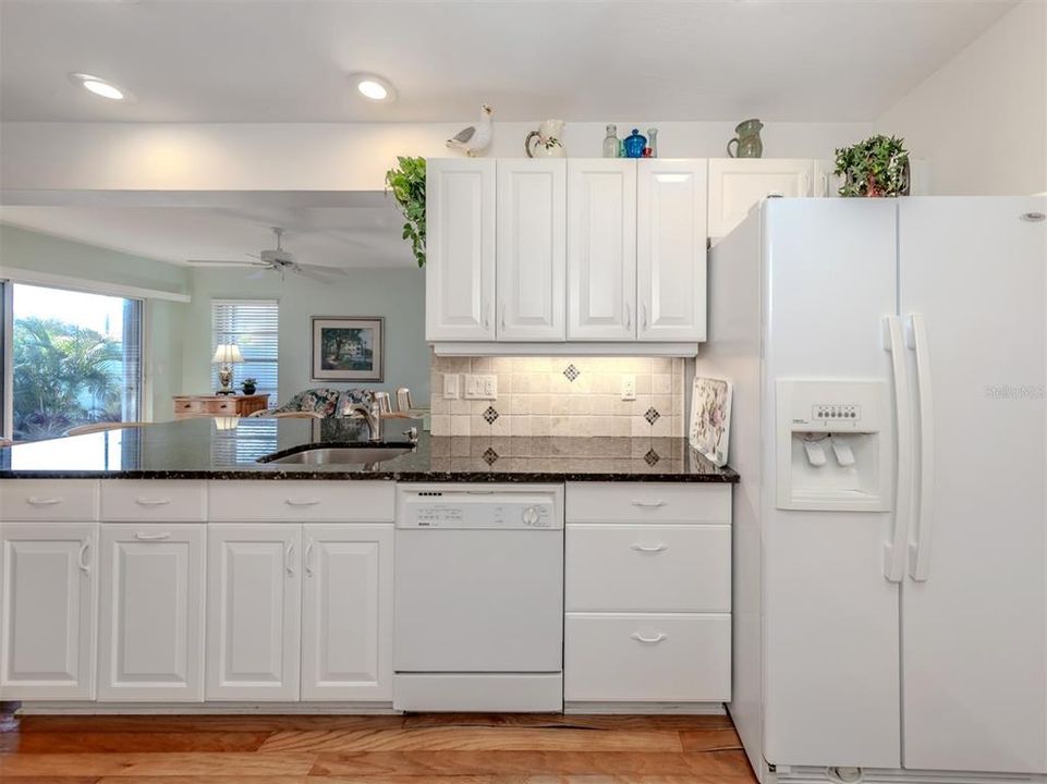 For Sale: $615,000 (2 beds, 2 baths, 1336 Square Feet)