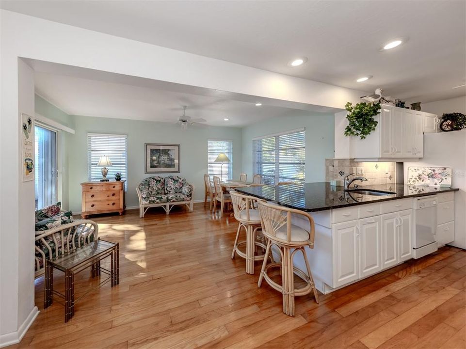 For Sale: $615,000 (2 beds, 2 baths, 1336 Square Feet)