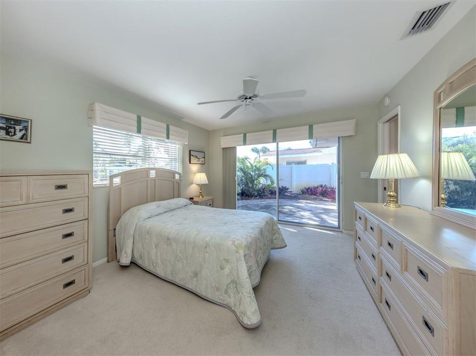 For Sale: $615,000 (2 beds, 2 baths, 1336 Square Feet)