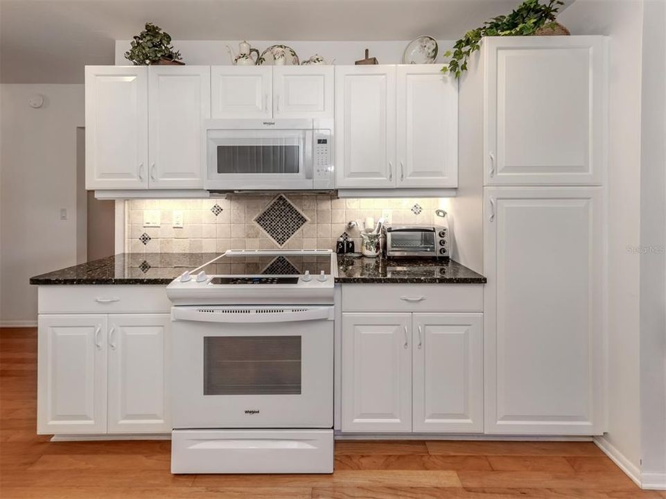 For Sale: $615,000 (2 beds, 2 baths, 1336 Square Feet)