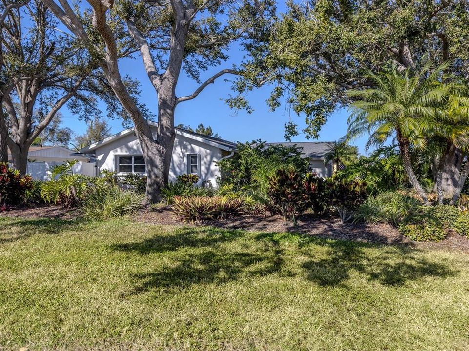 For Sale: $615,000 (2 beds, 2 baths, 1336 Square Feet)