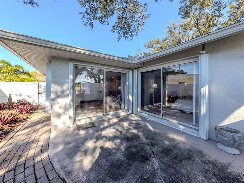 For Sale: $615,000 (2 beds, 2 baths, 1336 Square Feet)