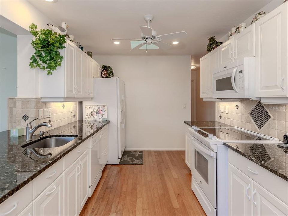 For Sale: $615,000 (2 beds, 2 baths, 1336 Square Feet)