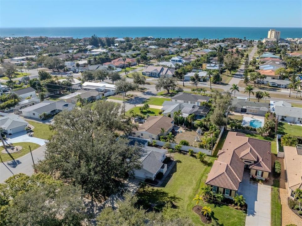 For Sale: $615,000 (2 beds, 2 baths, 1336 Square Feet)