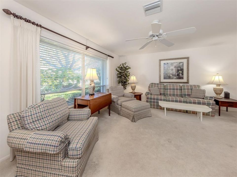 For Sale: $615,000 (2 beds, 2 baths, 1336 Square Feet)