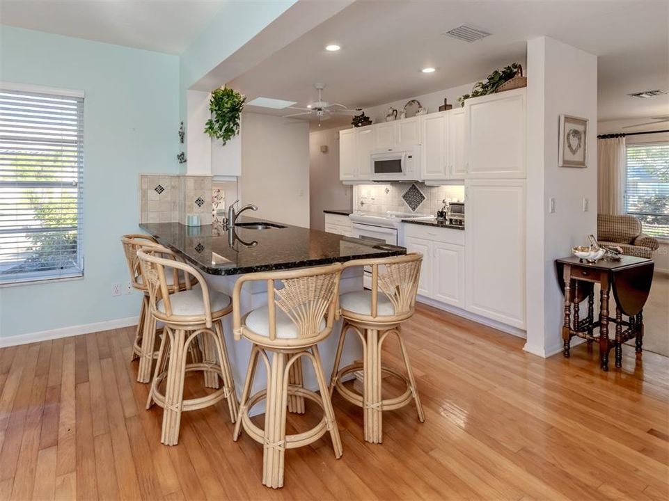 For Sale: $615,000 (2 beds, 2 baths, 1336 Square Feet)