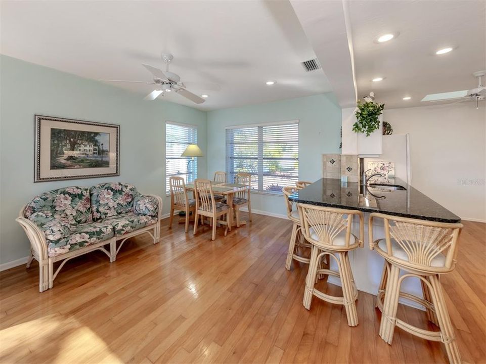 For Sale: $615,000 (2 beds, 2 baths, 1336 Square Feet)