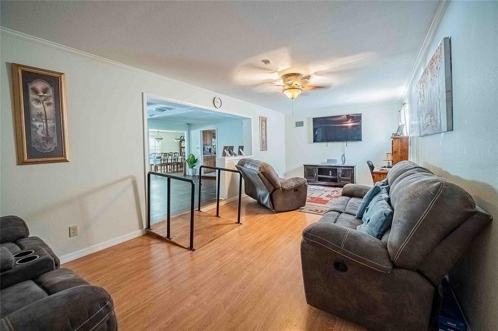 На продажу: $425,000 (4 спален, 3 ванн, 3292 Квадратных фут)