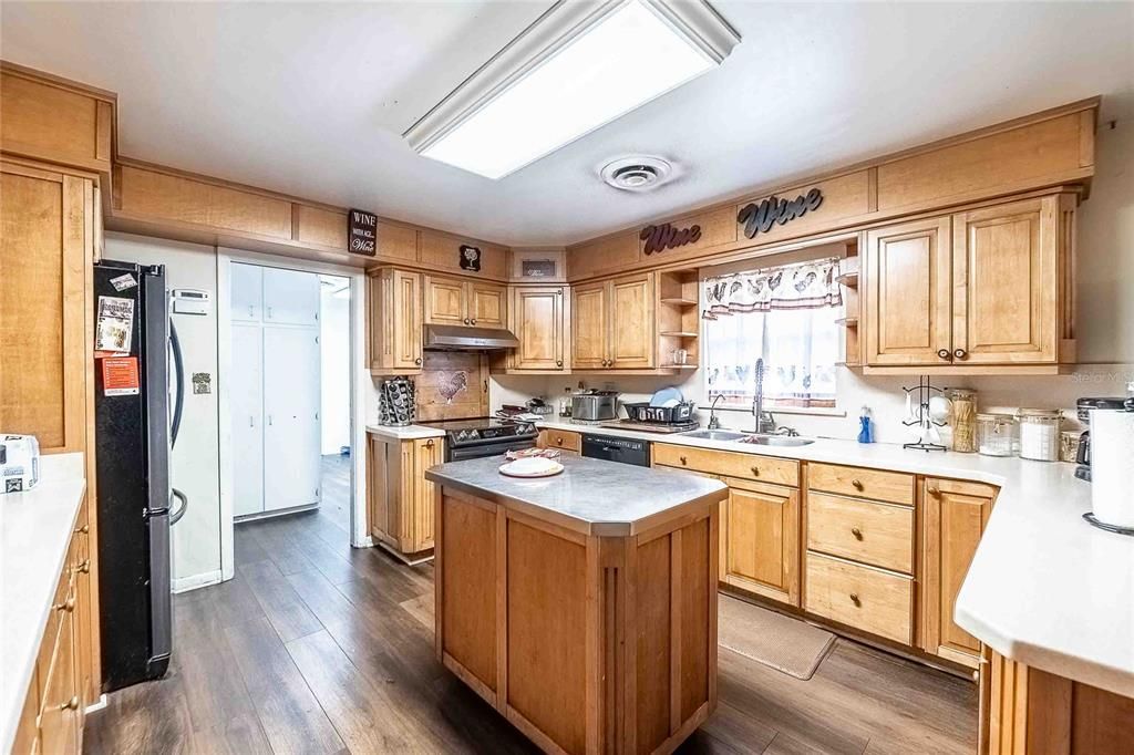 На продажу: $425,000 (4 спален, 3 ванн, 3292 Квадратных фут)