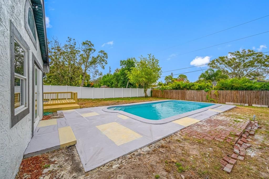 For Sale: $529,000 (4 beds, 3 baths, 1510 Square Feet)