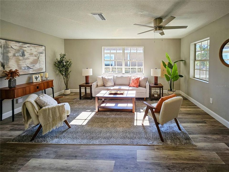 En Venta: $289,900 (2 camas, 2 baños, 1100 Pies cuadrados)