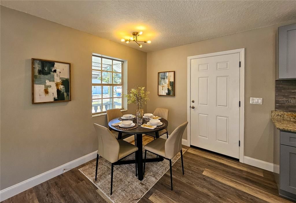 En Venta: $289,900 (2 camas, 2 baños, 1100 Pies cuadrados)